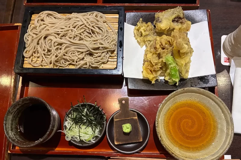 「九頭龍蕎麦」の「舞茸天ざる蕎麦」