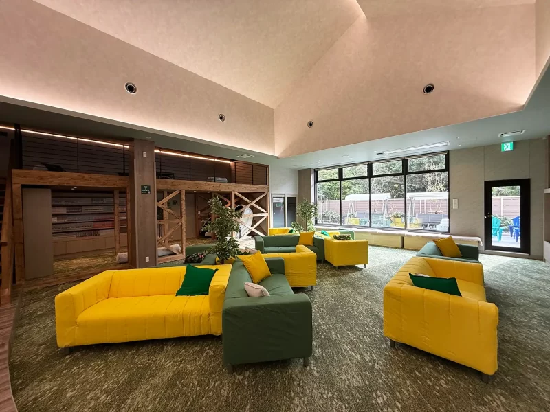 YUBUNE SAUNA PARKのリラックススペースでは、漫画を読むなどしてくつろげる