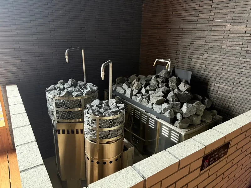 YUBUNE SAUNA PARKのサウナには巨大ストーブが3つも